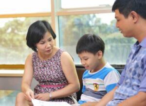 Anh chị Vương Thúy Hà và Bùi Mạnh Hà, phụ huynh bé Bùi Mạnh Hoàng