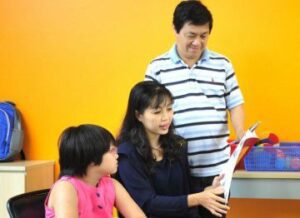 Anh Trương Nguyễn Uy Linh và chị Phạm Thị Thanh Trang, phụ huynh bé Trương Nguyễn Quỳnh Trâm