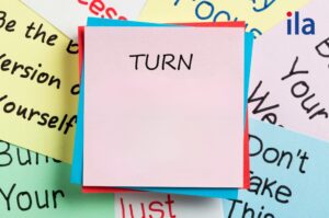 Khám phá các phrasal verb với turn phổ biến nhất