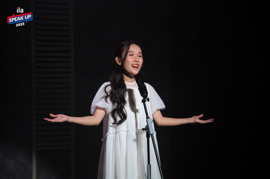 Thí sinh Bảo Ngọc thể hiện tài năng ca hát tại vòng bán kết.