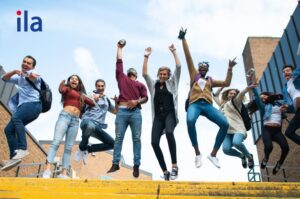 Excited đi với giới từ gì? Các cấu trúc excited phổ biến