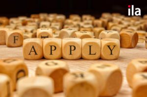 Apply đi với giới từ gì? Phân biệt apply to và apply for