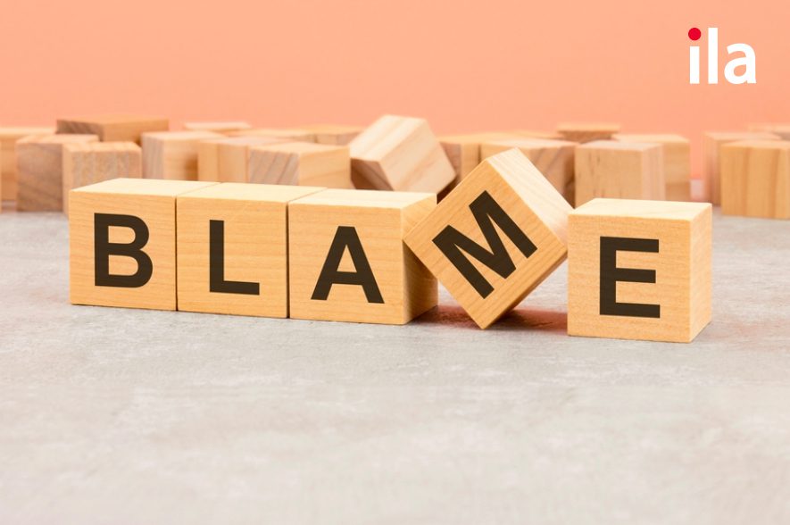 Blame đi với giới từ gì? Blamed + gì? Các cấu trúc blame