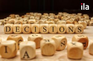 Decision là gì? Decision đi với giới từ gì?