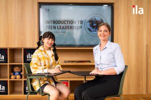 Trẻ con thời nay: Đang sống hết mình hay sống qua màn hình?