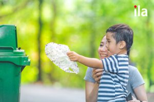 Làm sao để trẻ tự giác bỏ rác đúng nơi? 7 cách ba mẹ nên thử ngay!