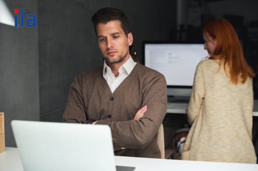 It’s no use V-ing / It’s useless + V-ing