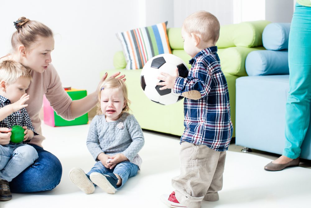 Trẻ hay khóc nhè ăn vạ