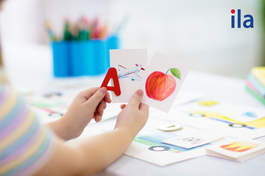 Dạy bé 3 tuổi khám phá chữ cái qua trải nghiệm vui nhộn