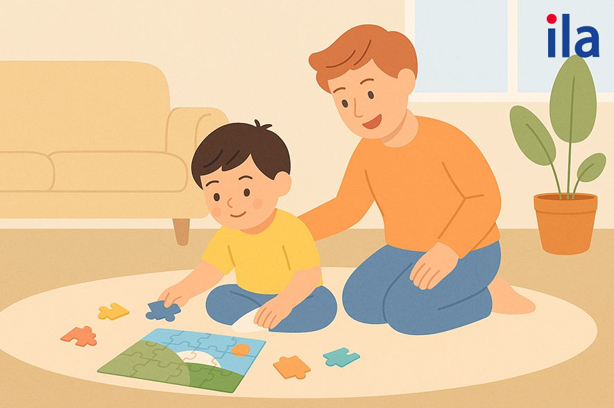 bé chơi xếp hình 