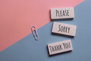 dạy trẻ biết cảm ơn và xin lỗi