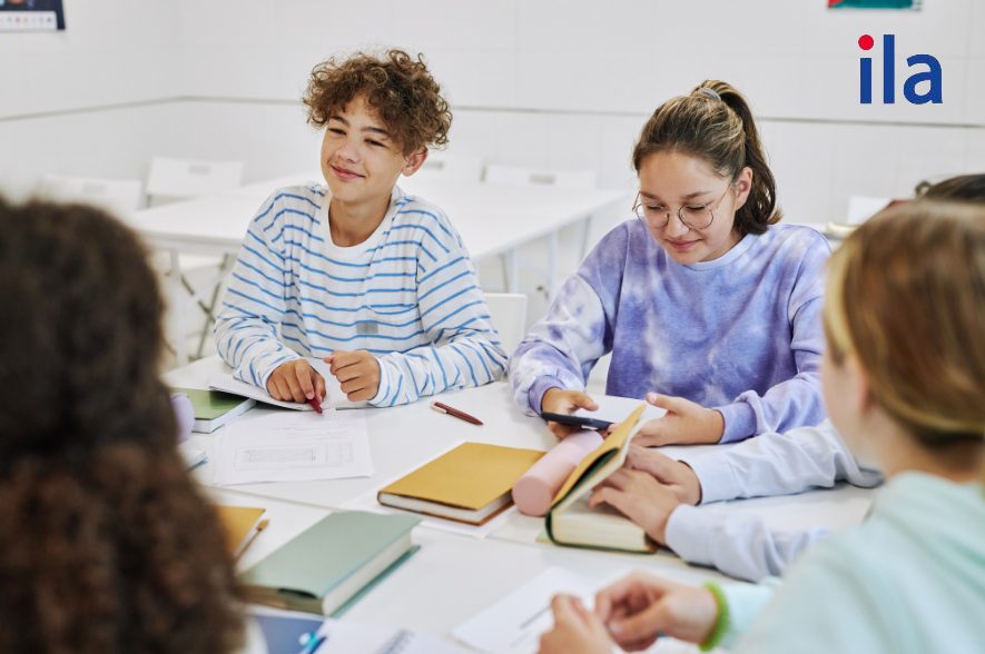 Work in groups. Discuss possible solutions to one of the following problems. 