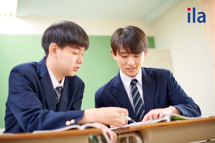 Bài tập 1: Work in pairs: Career choices