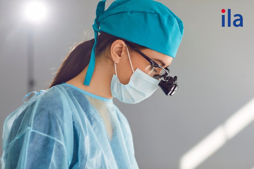 Work in pairs. Do you think both men and women can do the surgeon’s job well?