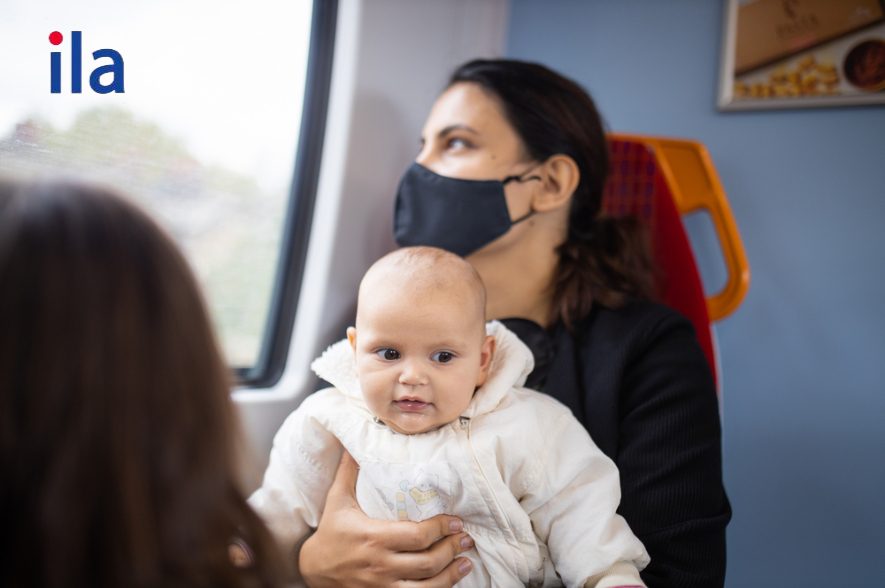 Bé 1 tuổi đi xe khách được không? 