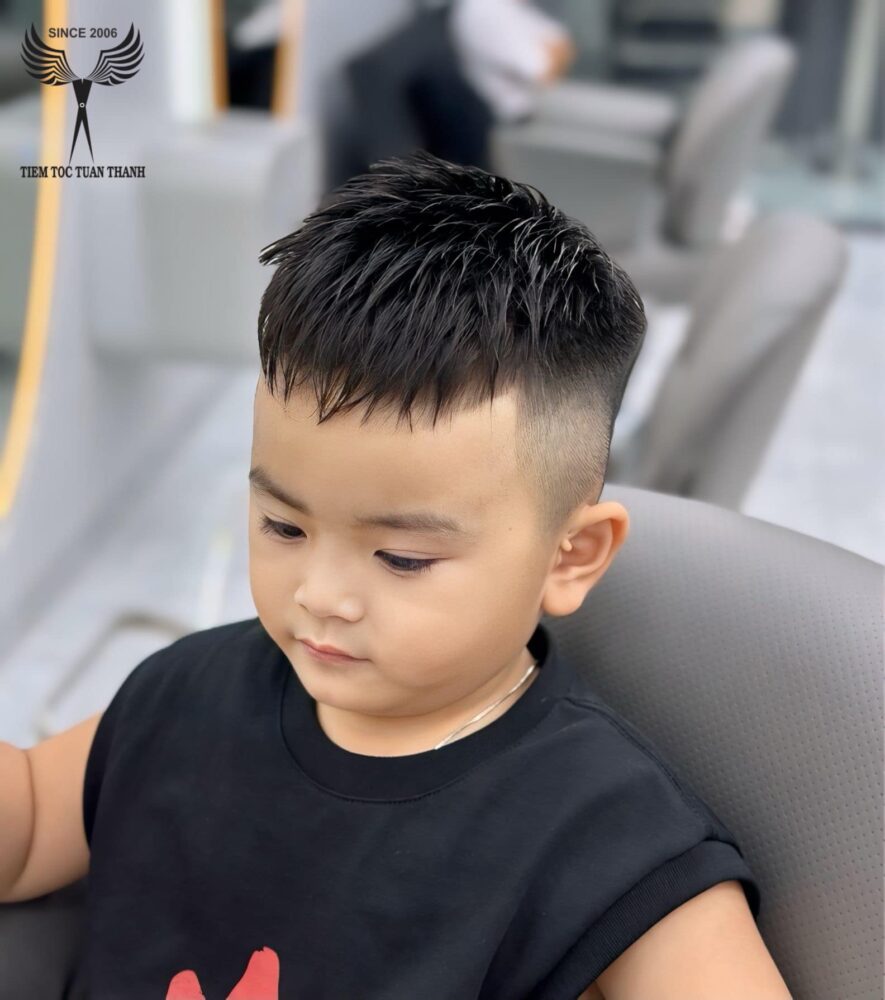 Các kiểu tóc cho bé trai 6 tuổi: Mohican cá tính và hiện đại