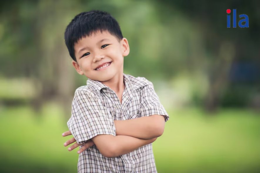 Đặc điểm tóc và khuôn mặt của bé trai 6 tuổi