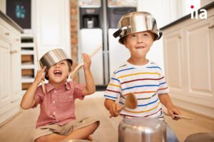 Trẻ hiếu động phải làm sao? Đừng nhầm lẫn với trẻ tăng động!