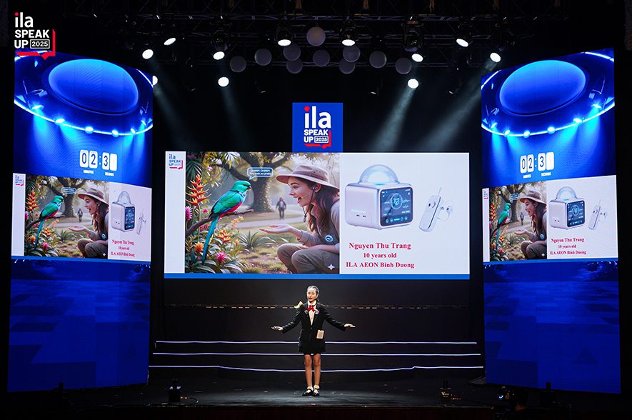 Thí sinh Nguyễn Thu Trang tự tin hùng biện bằng tiếng Anh với chủ đề “A Magical Tool for a Better World”, lan tỏa thông điệp tích cực và đầy cảm hứng