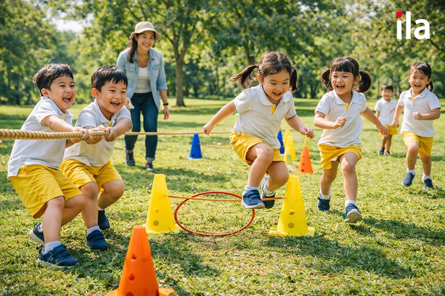 Ưu tiên trò chơi vận động phù hợp độ tuổi để trẻ vừa vui vừa phát triển thể chất an toàn.