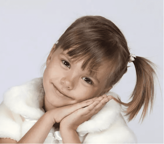 Tóc đuôi ngựa buộc lệch có mái