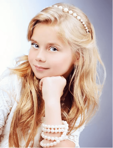 Tóc layer với băng đô ngọc trai