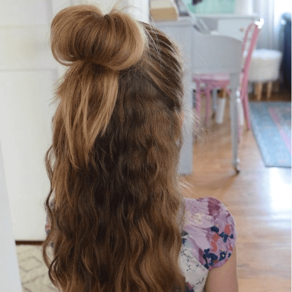 Kiểu tóc búi nửa đầu