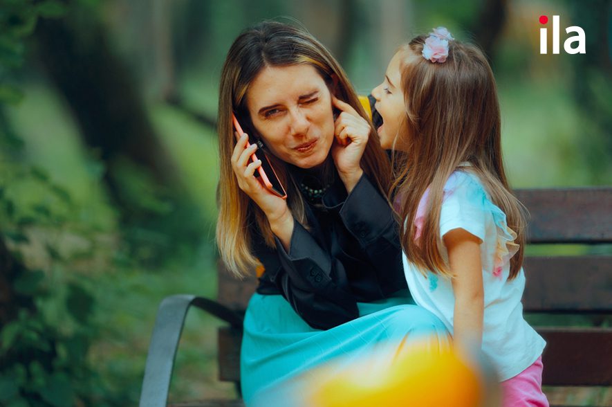 Vì sao trẻ hay xen ngang lời?