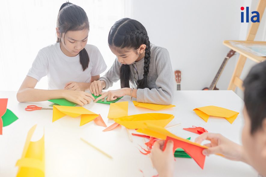 Gấp giấy origami - trò chơi cho trẻ nghỉ hè rèn luyện tính tỉ mỉ