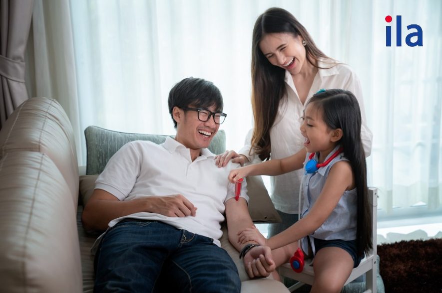 Khắc phục tâm lý sợ bác sĩ bằng cách cho trẻ làm quen dần với hình ảnh bác sĩ