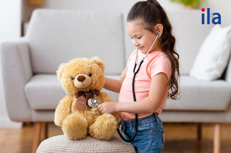 Khen ngợi và củng cố cảm xúc tích cực sau buổi khám