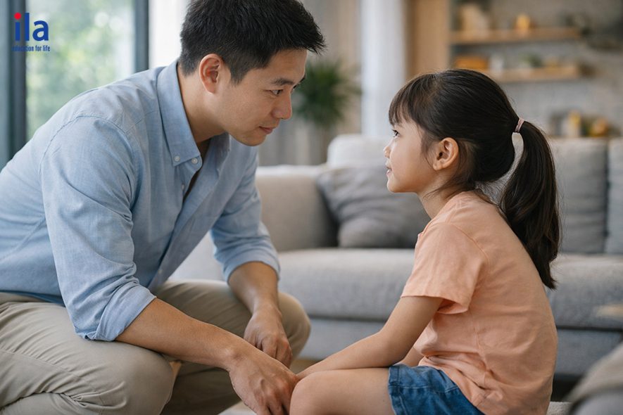 Bố con trò chuyện với nhau