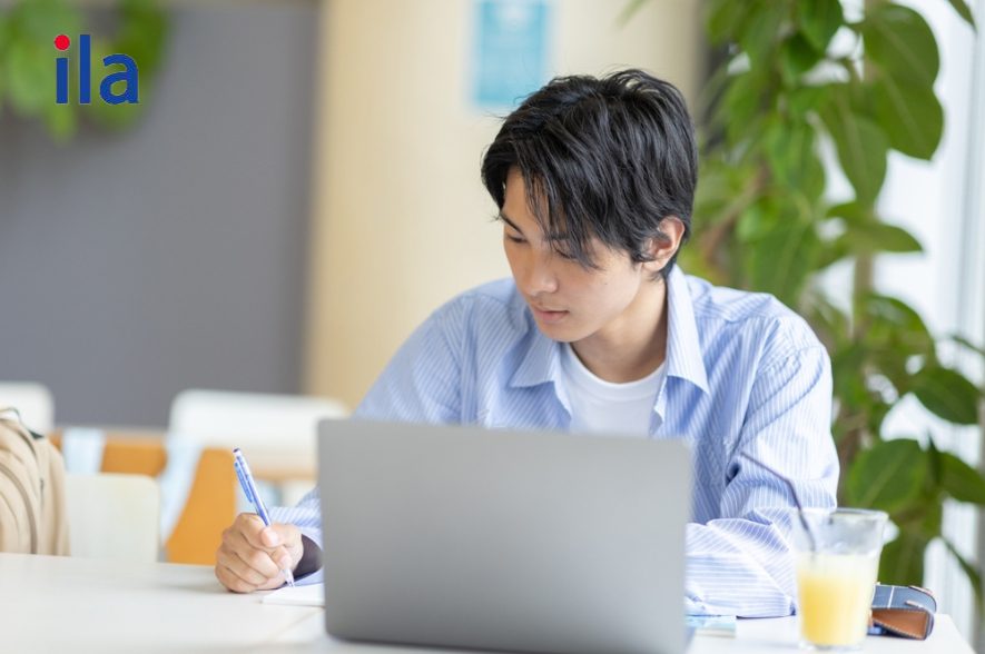 Từ ngữ và cụm từ cần chú ý trong tiếng Anh 10 Unit 8 Listening