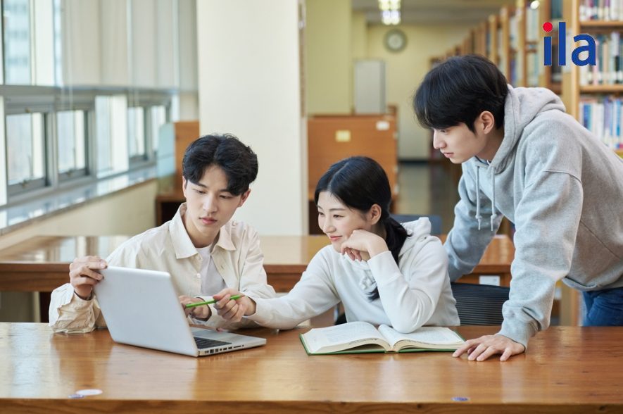 Task 2: Work in groups.