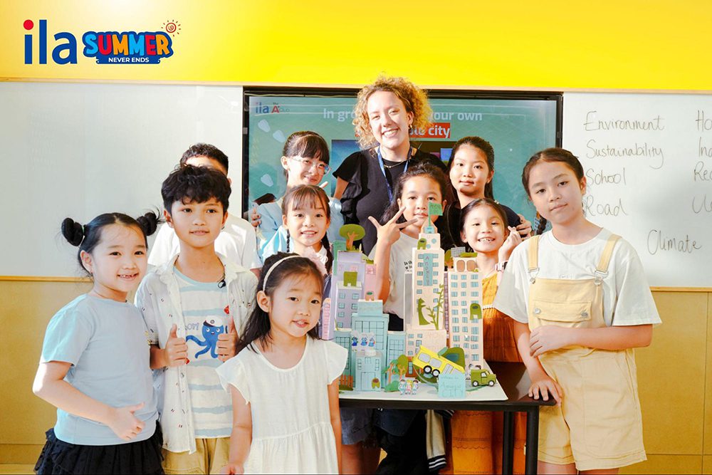 Học tiếng Anh qua dự án, thuyết trình và làm việc nhóm.